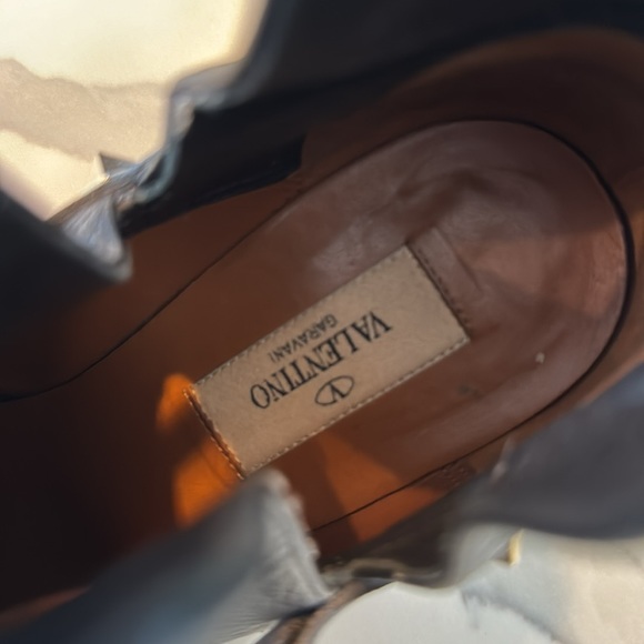 2.5” bootie all leather Valentino Garavani size 39.5, Made in Italy. - Picture 5 of 6